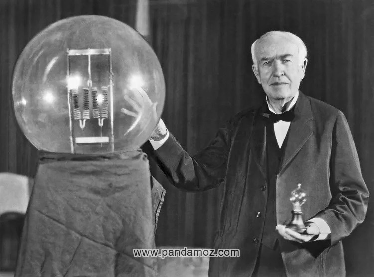 عکس توماس ادیسون و اختراع لامپ رشته ایی