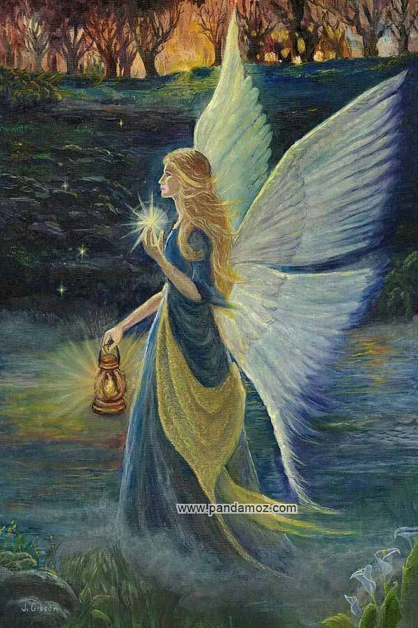 عکس نقاشی فرشته فانوس به دست که در حال عبور است و دو بال دارد و در فاصله نه چندان دور درختان بی شماری در تصویر دیده می شوند