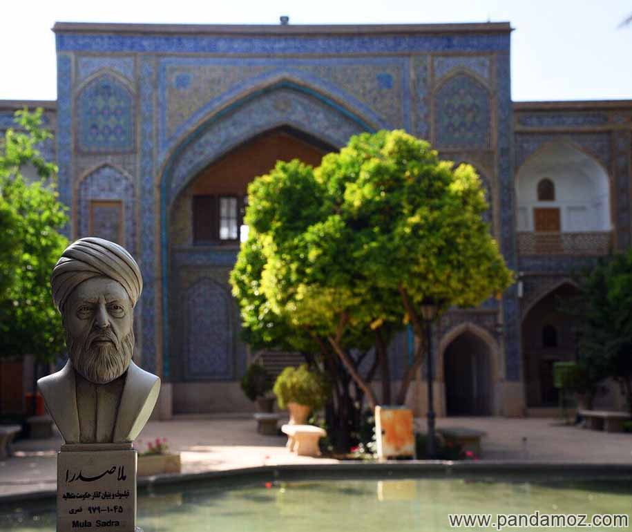 عکس سردیس ملاصدرا در مدرسه حوزه علمیه به همراه عکس درختان و آب و حوض وسط
