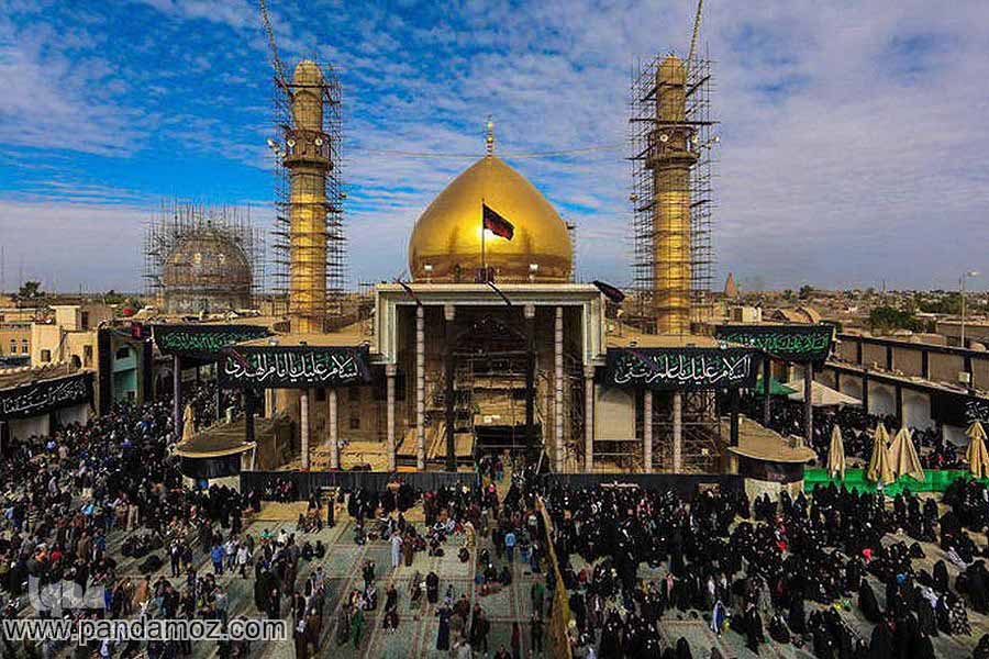 عکس گنبد و گلدسته های بارگاه امام هادی(ع) و امام حسن عسکری(ع) در سامراء عسکریین و تصویر صحن و حیاط حرم که مملو از جمعیت است