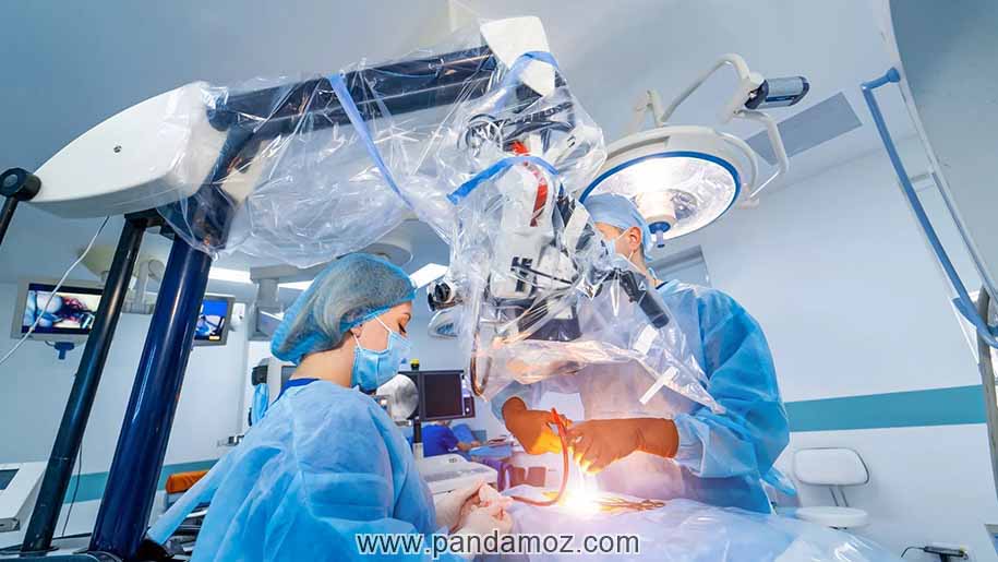 عکس پزشکان در بیمارستان و دستگاه جراحی رباتیک