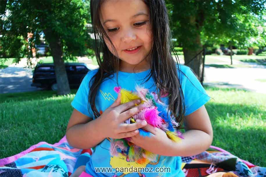 پراکندن پرهای بالش و جمع آوری مجدد آنها