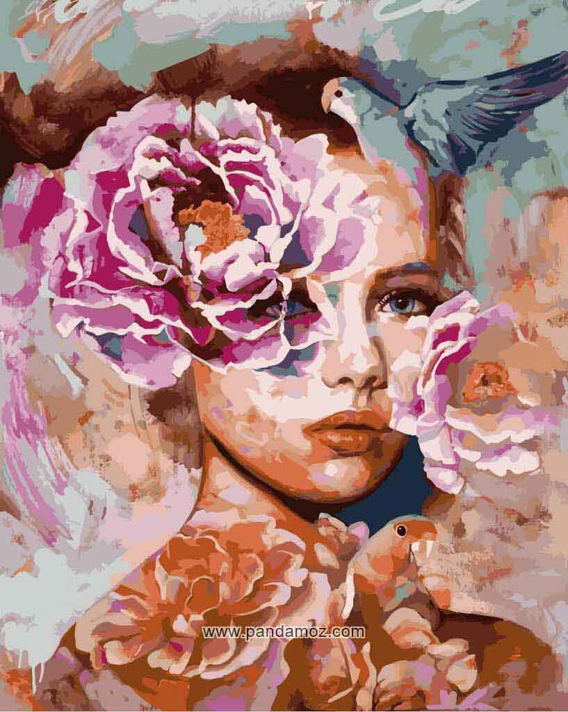 عکس نقاشی دختر که روی صورت او گل ها و پرندگان نقاشی شده است