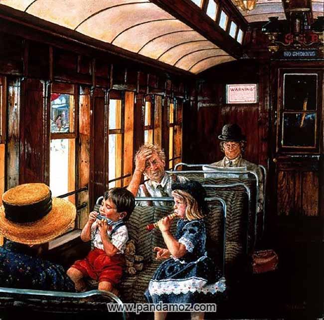 عکس تابلو نقاشی بچه ها در اتوبوس، در تصویر یک دختربچه و یک پسربچه روی صندلی اتوبوس نشسته اند و یک خانم که کلاه برسر دارد پشت به تصویر است و دو مرد در عقب روی صندلی ها نشسته اند. بدنه داخلی اتوبوس چوبی است