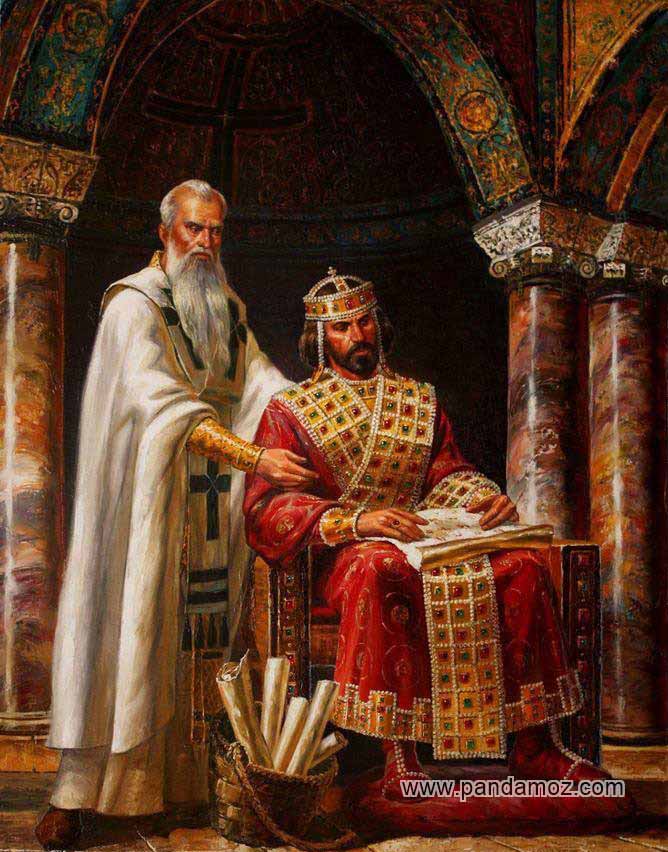 عکس تابلو نقاشی پادشاه که بر روی تخت سلطنت نشسته و لباس گرانقیمت قرمز رنگ بر تن دارد و لوح هایی در کنار و پایین تخت دیده می شود. در تصویر وزیر ریش بلندی دارد و پشت سر پادشاه ایستاده. ستون ها و طاق های کاخ در تصویر معلوم است
