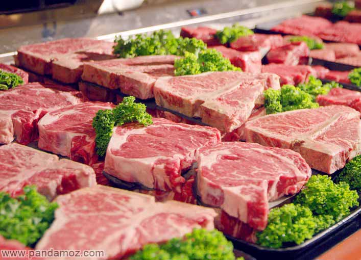 پیرزنی در قصابی و جوانی که برای سگش گوشت می خرید