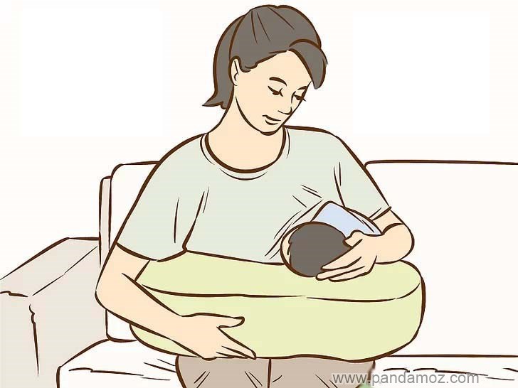 عکس نقاشی کارتونی از مادری که در حال شیر دادن به نوزاد است. تحوه صحیح شیردادن به کودک در تصویر دیده می شود