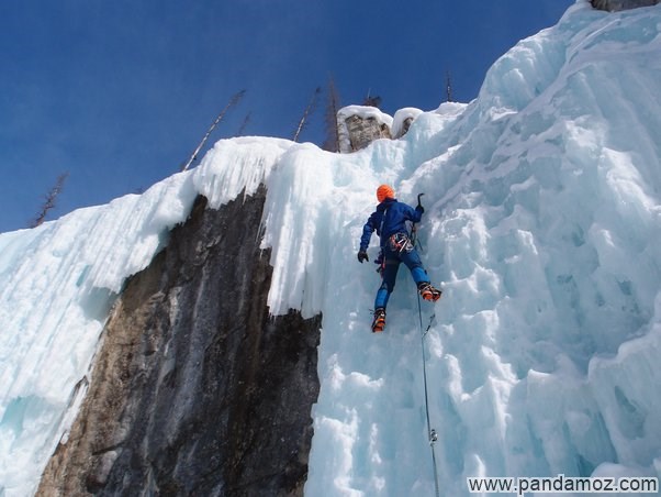 افسانه کوهنورد ناامید و طناب گره خورده